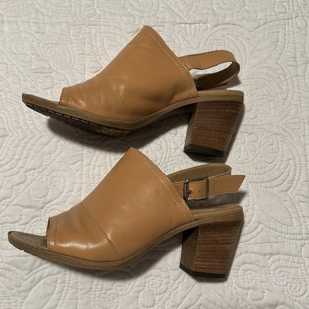 LAST CHANCE! Tan Leather Women's Sandals with Block Heels 7.5 FINAL MARKDOWN - Picture 3 of 8